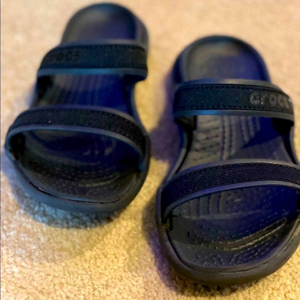 CROCS Black Rubber Sandals with Cross Straps Sz 6